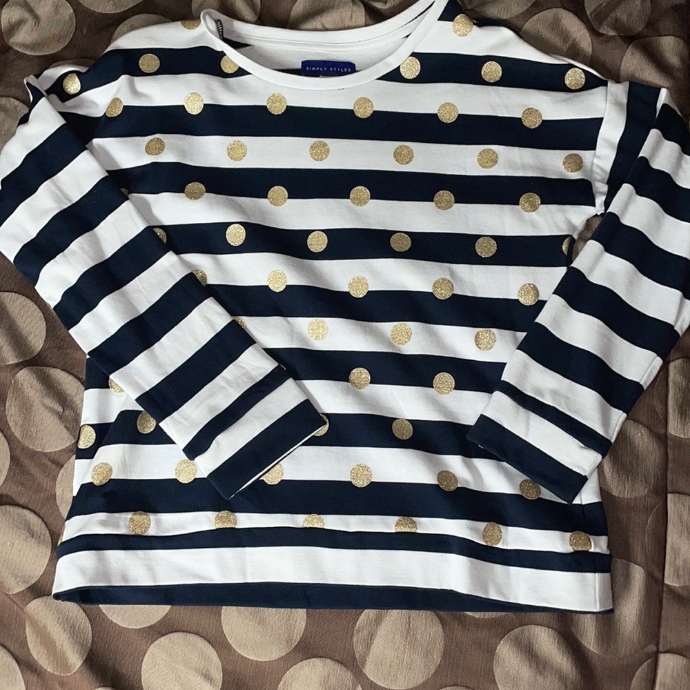 SIMPLY STYLED SWETER